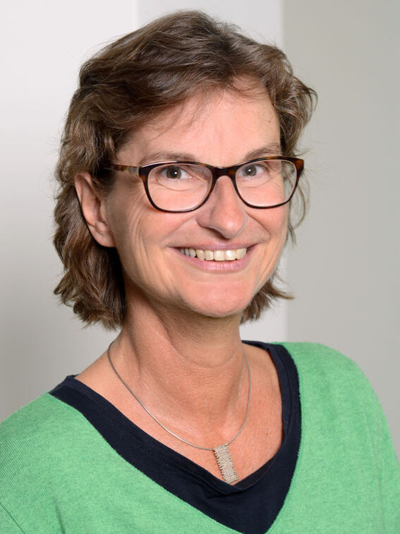 Frau Christina Kümmel