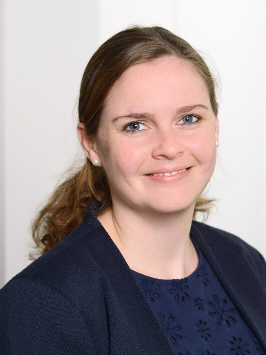 Frau Katharina Lang
