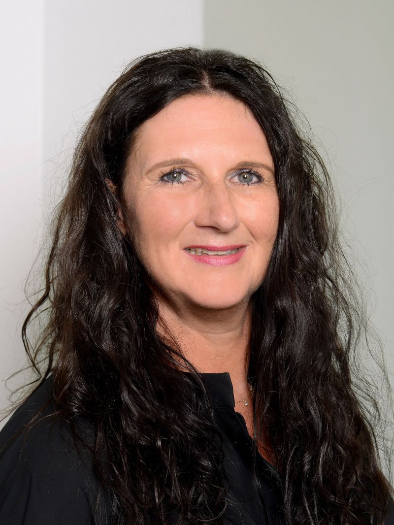 Frau Carmen Herz